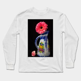 Pink Daisy In Blue Procelain Pitcher Long Sleeve T-Shirt